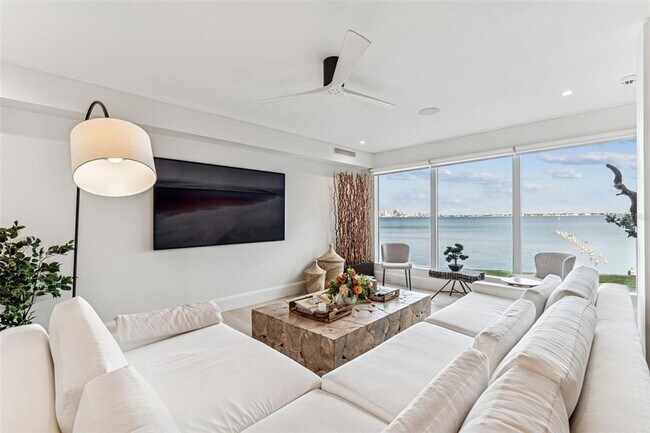 Building Photo - 5010 Bayshore Blvd