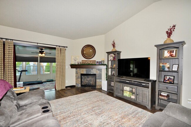 Building Photo - Luxury 3 bed 2 bath Rancher: Miller's Landing