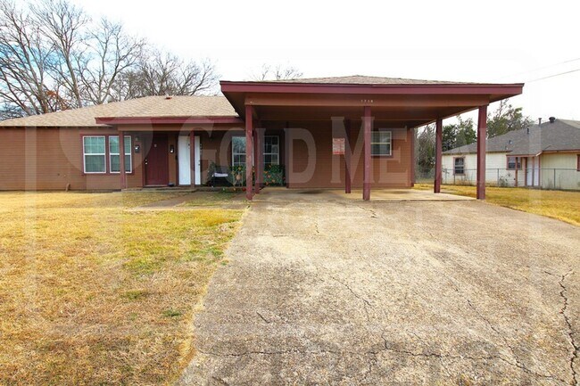 Building Photo - 1710 Cole St