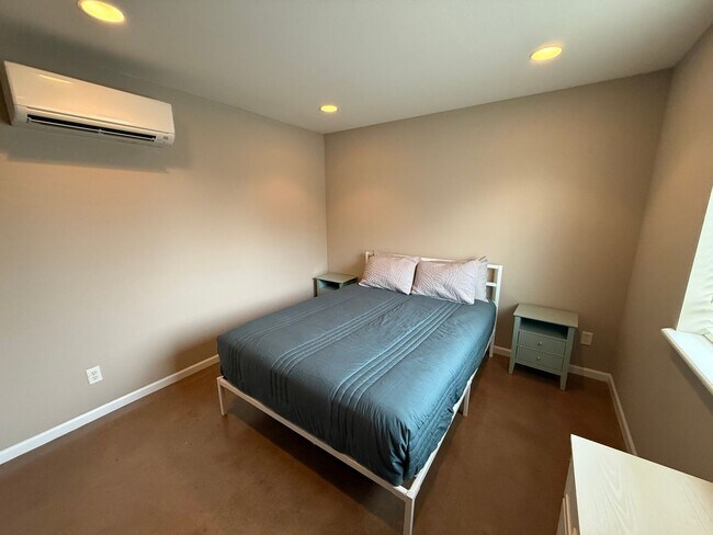 Building Photo - Nowells Subdivision Town Homes - Fully Furnished and Utilities Included