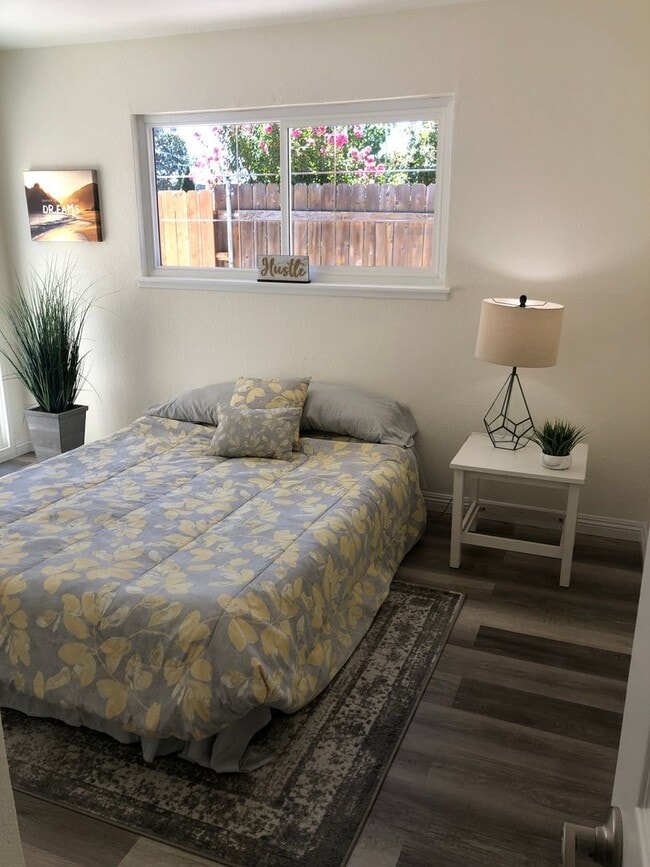 Building Photo - Remodeled Single Family Home!