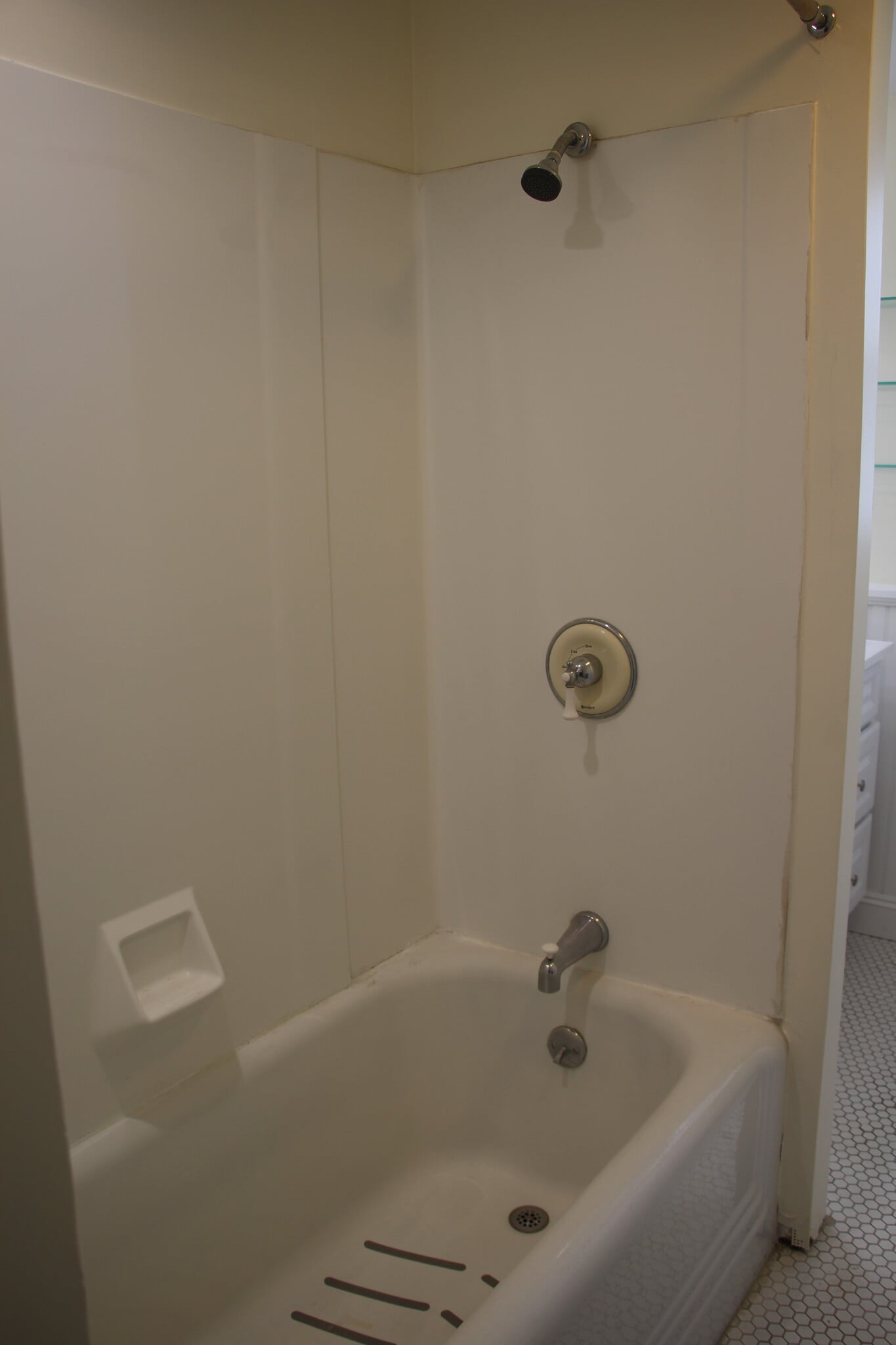 Upstairs bathroom shower and tub unit - 7 Allen Ct