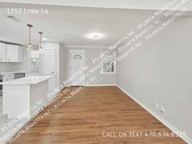 Building Photo - 1752 Lynn Ln