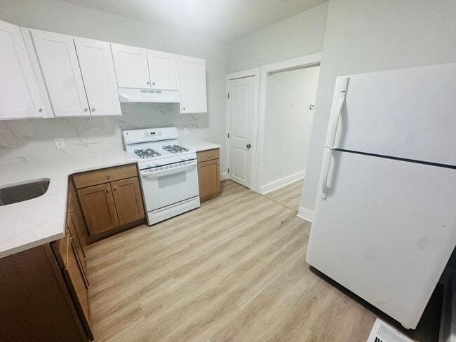 Building Photo - Refreshed 3BR/1.5Bth Home! Section 8 Accepted.