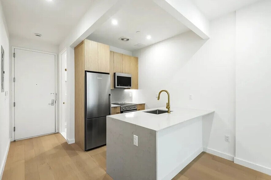 Building Photo - 221 E 23rd St