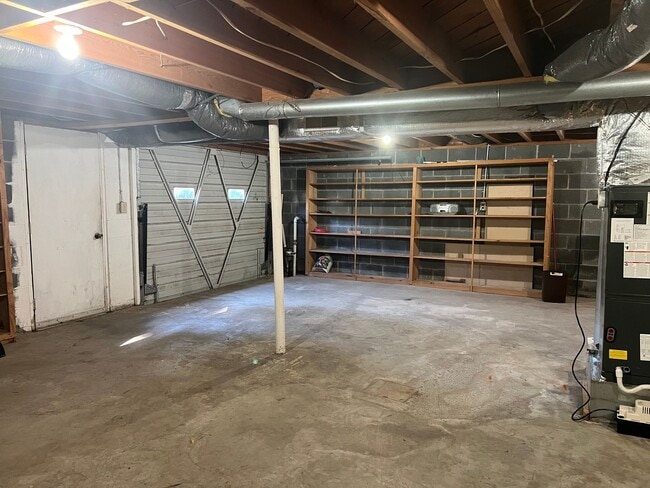 Building Photo - 2 bedroom, 1.5full bath House for rent on ...