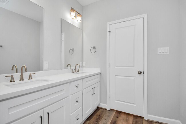 Building Photo - 2333 Hoskins Dr