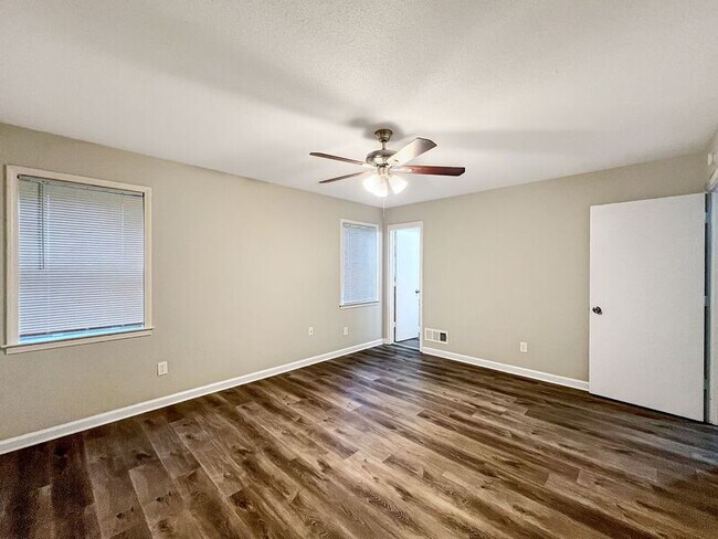 Building Photo - 3129 Domar St