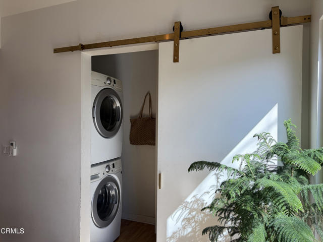 Building Photo - 230 W Elmwood Ave