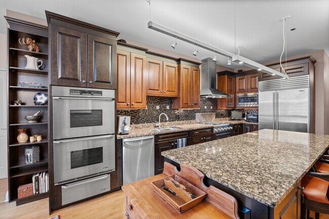 Building Photo - 30 W Erie St