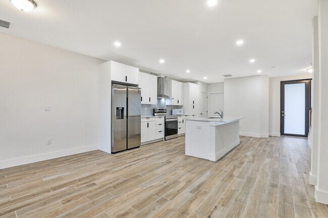 Building Photo - 395 Bella Sol Way