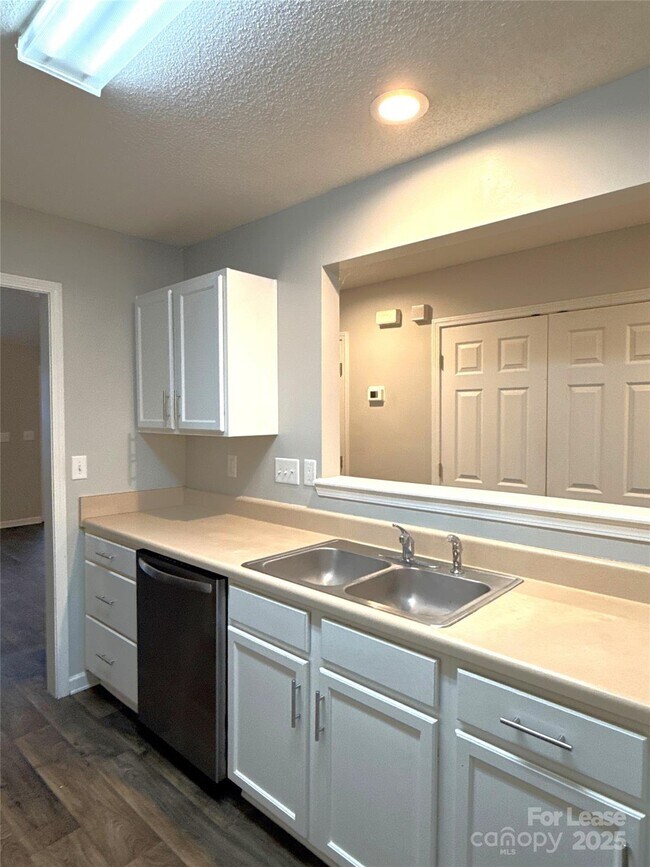 Building Photo - 6018 Patric Alan Ct