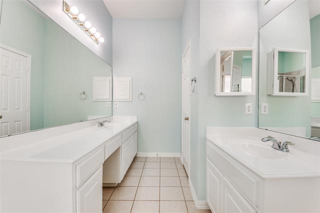 Building Photo - 5636 Country View Ln