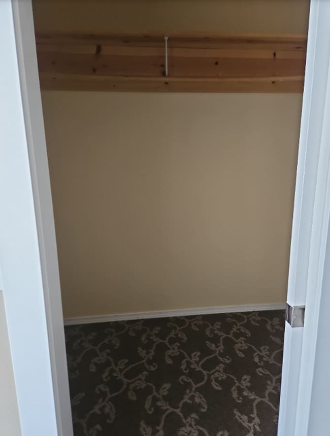 Building Photo - Move in Credit of $1,200! Spacious Two Sto...