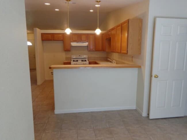 Building Photo - Beautiful Home!!