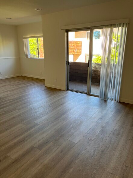 Primary Photo - 5400 Newcastle Ave