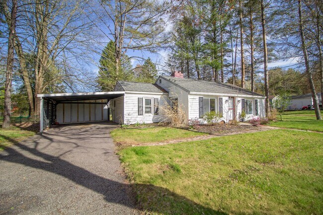 Building Photo - Charming 2-Bedroom, 1-Bath Ranch | 1,015 Sq Ft | Niskayuna School District