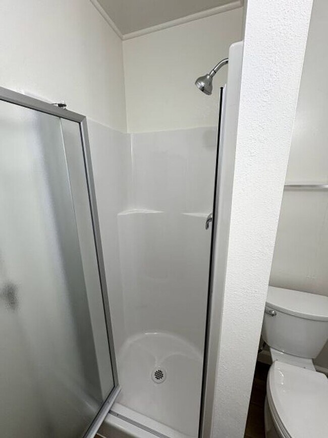 Building Photo - Studio Located Downtown Ventura, Close to the Beach!