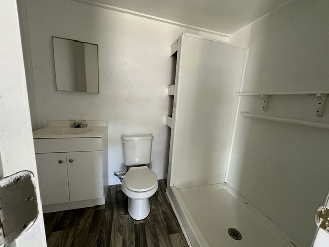 Building Photo - 14035 W River Rd