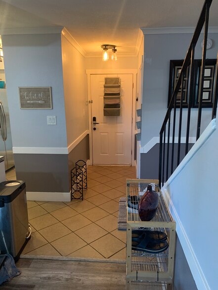 Building Photo - 805 Tully Rd