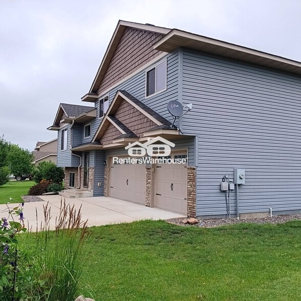 Building Photo - 820 Cole Ave