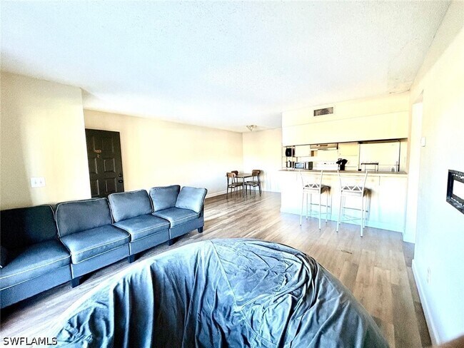 Building Photo - 5315 Summerlin Rd