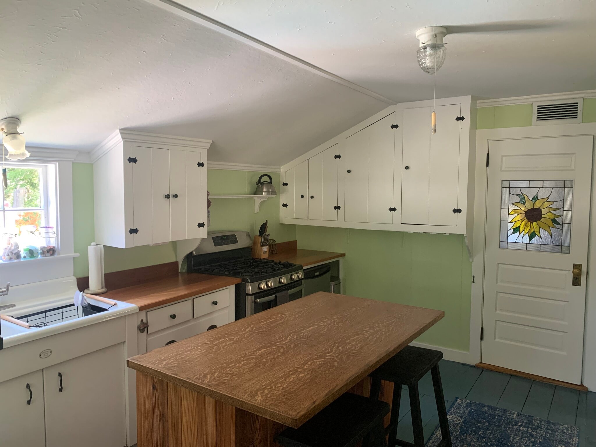 Kitchen - 590 Craigville Beach Rd