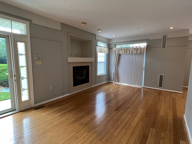 Building Photo - 202 Dresher Woods Dr