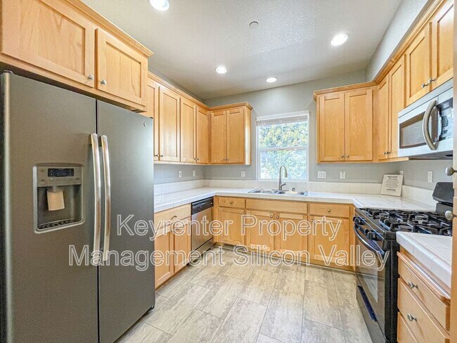 Building Photo - 679 Montara Terrace