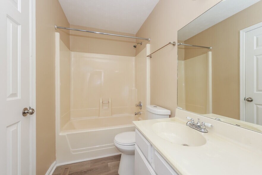 Building Photo - 232 Thistle Ln