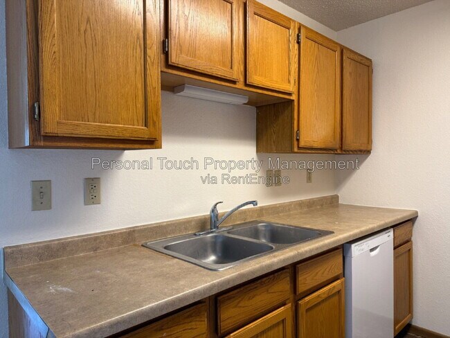 Building Photo - 1401 12th St E