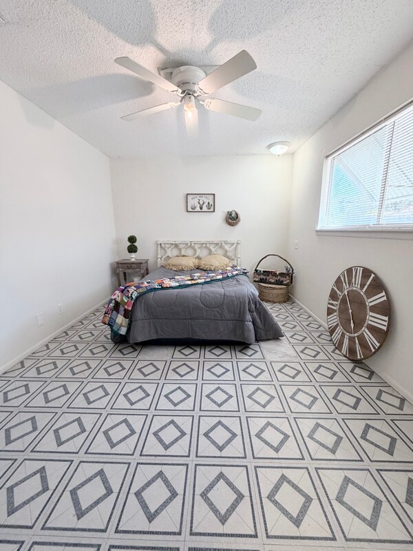 Building Photo - 7418 Meadow Cliff St