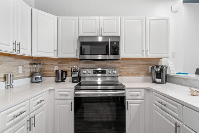 Building Photo - 10625 Front Beach Rd