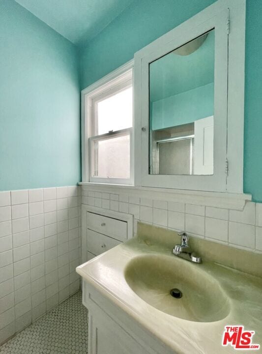 Building Photo - 227 N Swall Dr