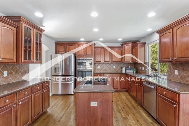 Building Photo - Low-Maintenance Living in Desirable West Side Neighborhood 5 bd, 2 car garage and AC