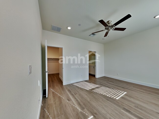 Building Photo - 509 Silverbell Fls Pl