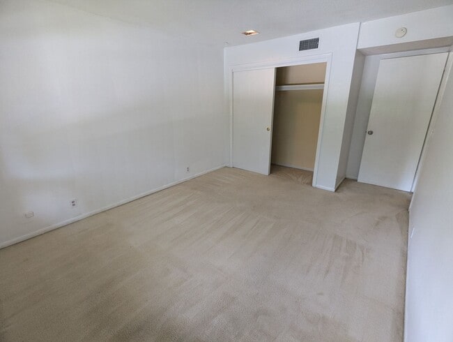 Building Photo - True Florida Living