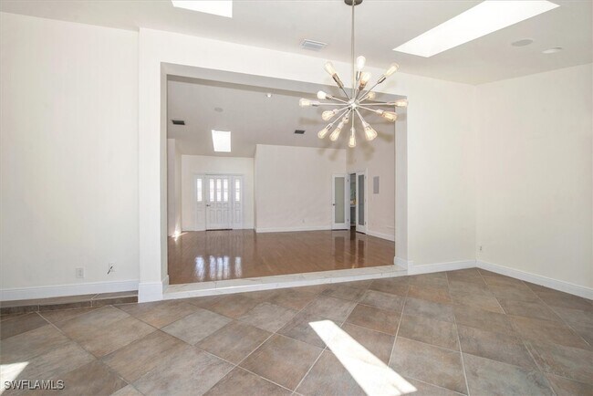Building Photo - 2252 Royal Ln