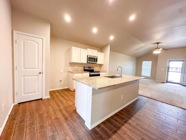 Building Photo - 3/2/2 Home in Windstone!