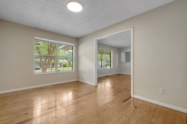 Building Photo - 2507 Waldemar Ln