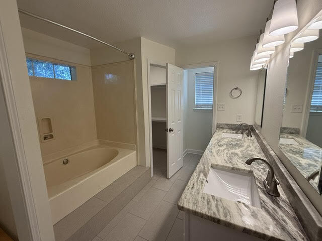 Building Photo - 10713 Plummer Cir