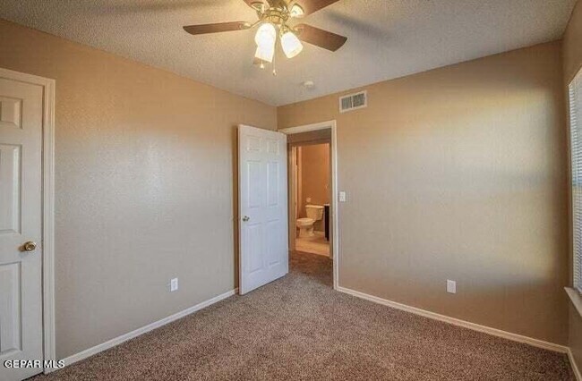 Building Photo - 6243 Oryx Cir