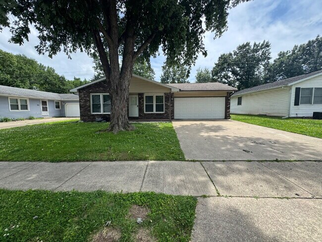 Building Photo - Home Sweet Home — 3 Bedroom with 2-Car Garage