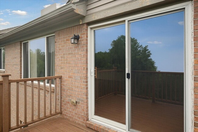 Building Photo - 620 Bristol Dr