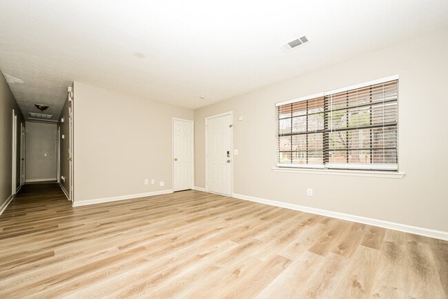 Building Photo - 107 Fairview Pl