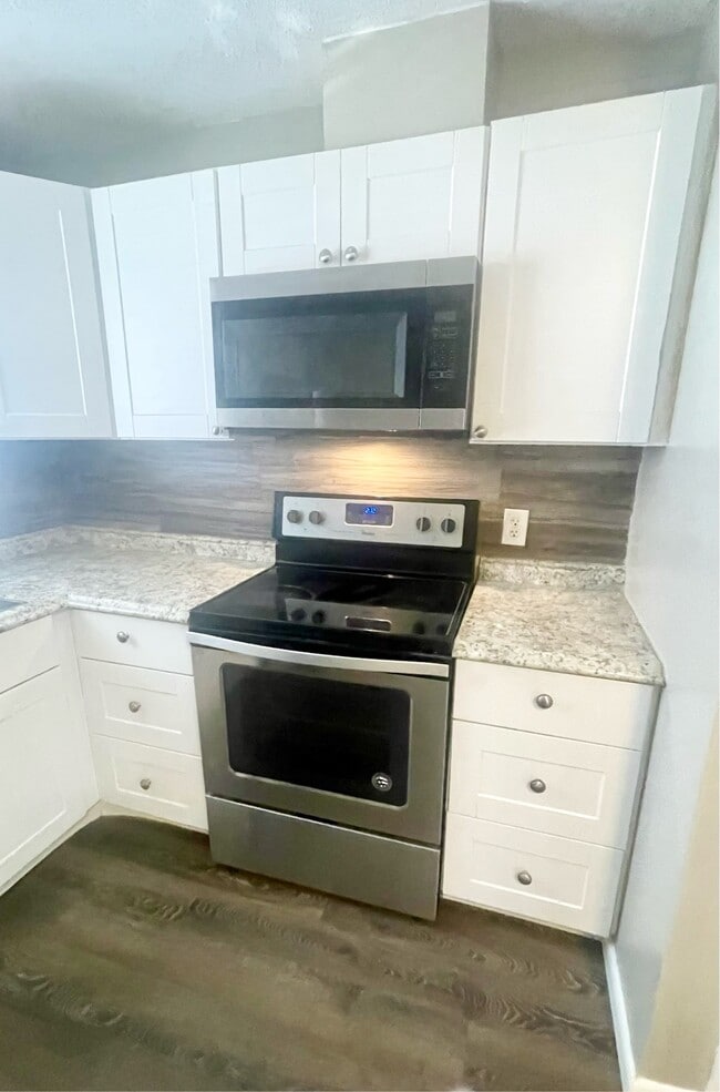 Building Photo - 3001 Jefferson Ave