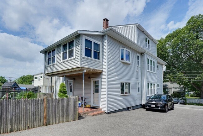 Building Photo - 68 Green St