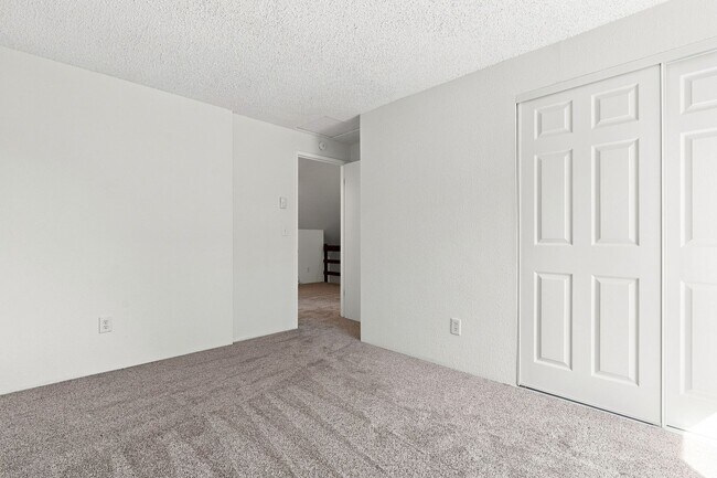 Building Photo - 4965 SW 152nd Ave