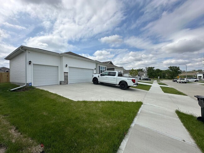 Building Photo - Beautiful 2023-Built Elkhorn Home with 5 Bedrooms & 3 Baths