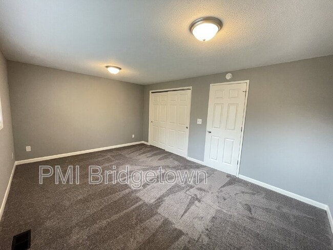 Building Photo - 15300 SE Lee Ave